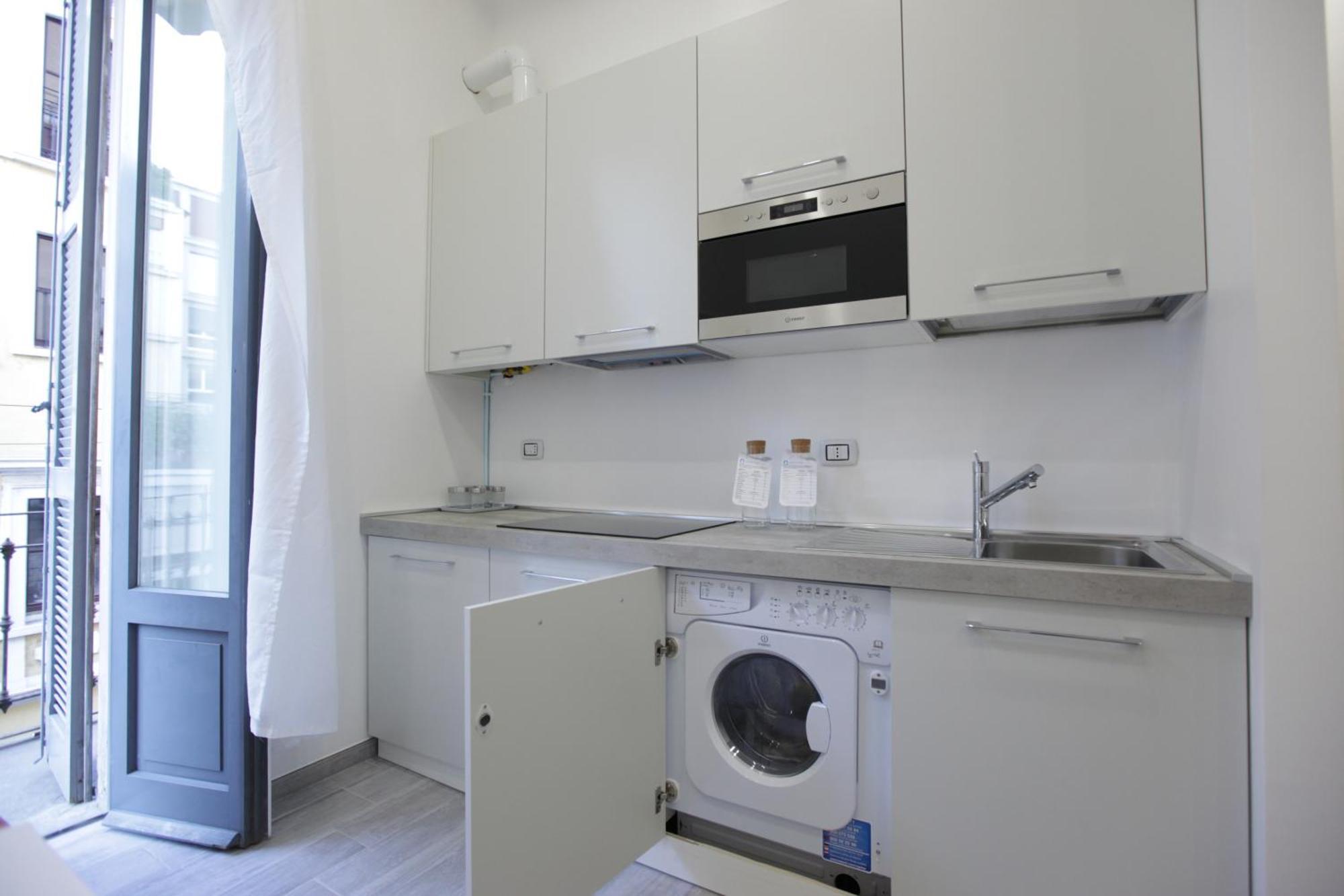 Amazing Apartment In City Center With Balcony Mailand Exterior foto